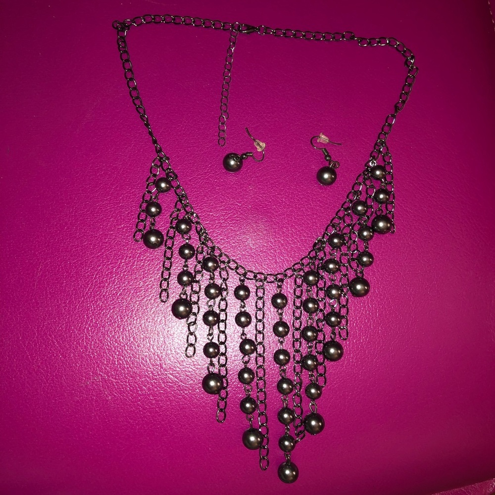 Black pearl necklace & earring